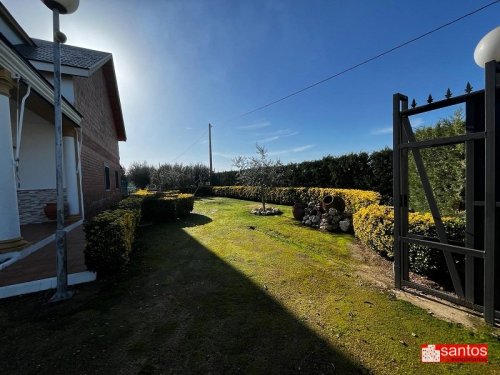 CHALET EN VENTA EN DON BENITO (LAS ARENAS)