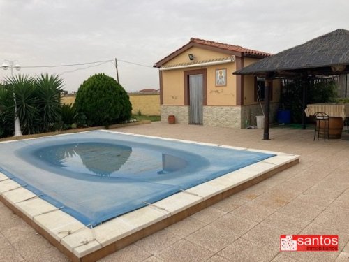 CHALET EN VENTA EN DON BENITO (SEMICENTRO)