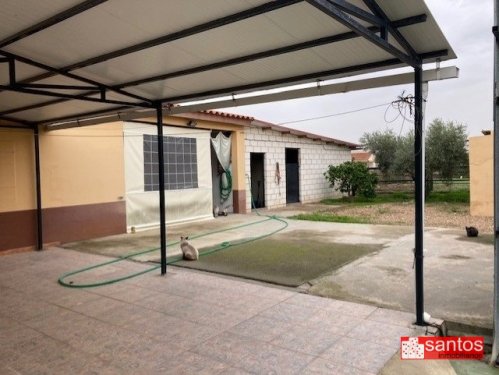 CHALET EN VENTA EN DON BENITO (SEMICENTRO)