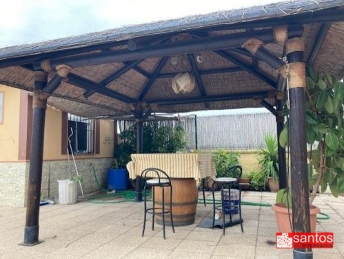 CHALET EN VENTA EN DON BENITO (SEMICENTRO)