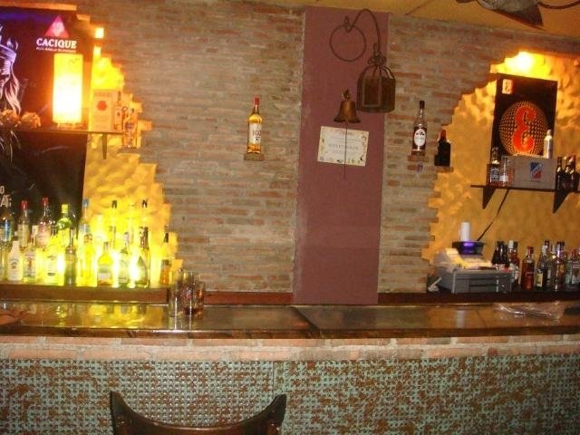 LOCAL EN TRASPASO EN MIAJADAS