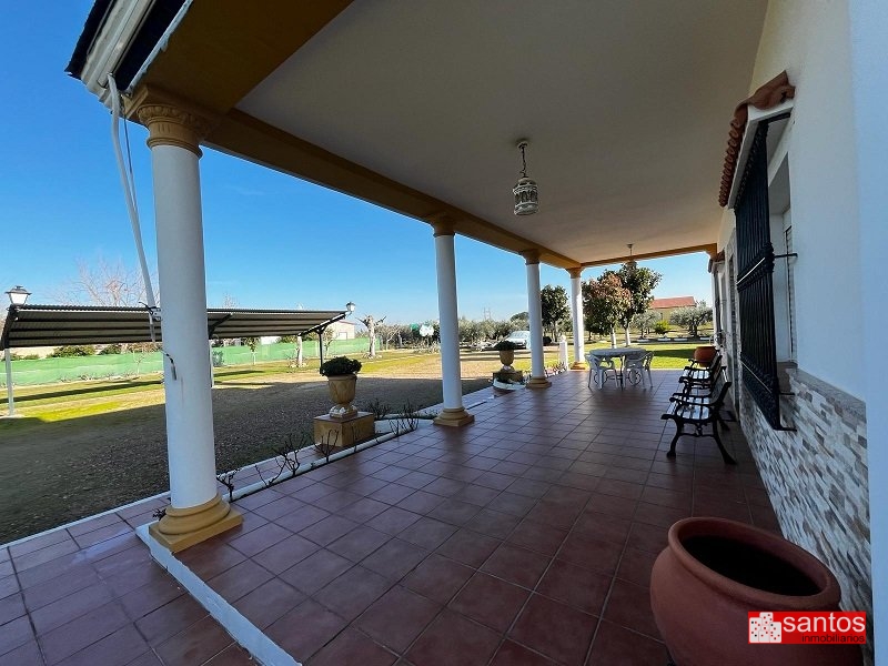 CHALET EN VENTA EN DON BENITO (LAS ARENAS)