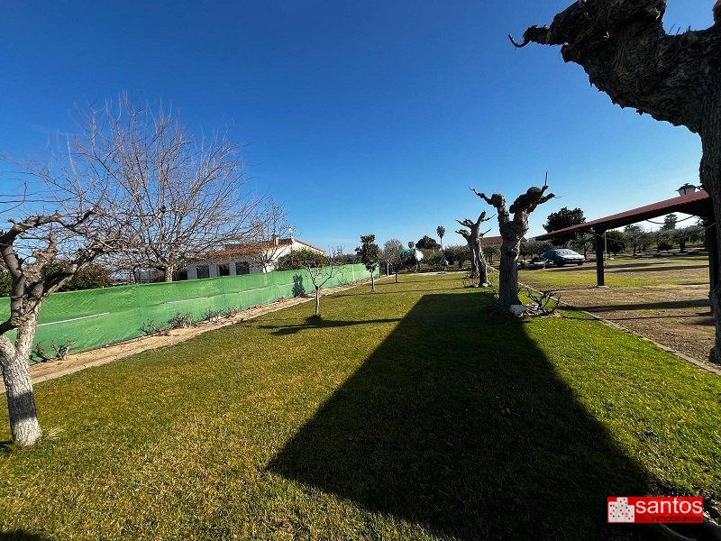 CHALET EN VENTA EN DON BENITO (LAS ARENAS)