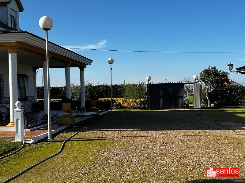 CHALET EN VENTA EN DON BENITO (LAS ARENAS)