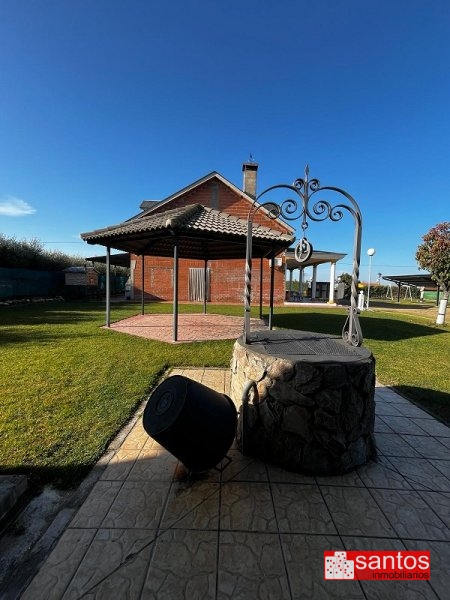 CHALET EN VENTA EN DON BENITO (LAS ARENAS)