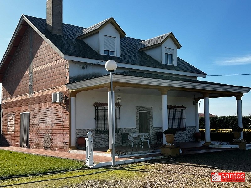 CHALET EN VENTA EN DON BENITO (LAS ARENAS)