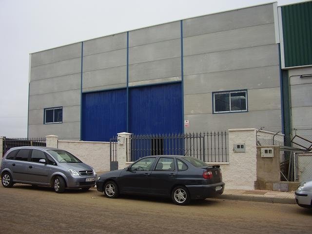 NAVE EN VENTA EN DON BENITO (POLIGONO LAS CUMBRES)