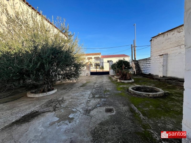 CASA EN VENTA EN VILLAR DE RENA