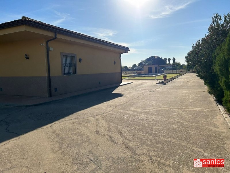 CHALET EN VENTA EN DON BENITO (LAS ARENAS)