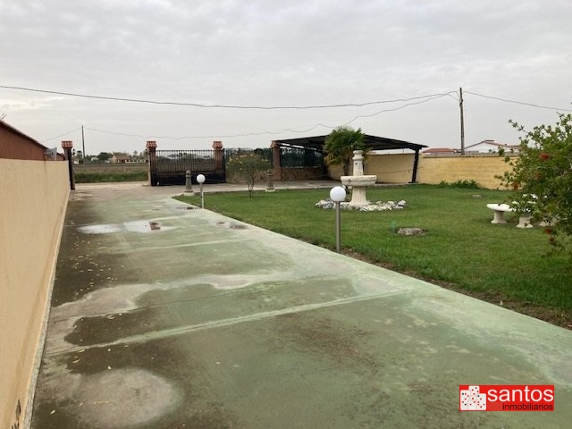 CHALET EN VENTA EN DON BENITO (SEMICENTRO)