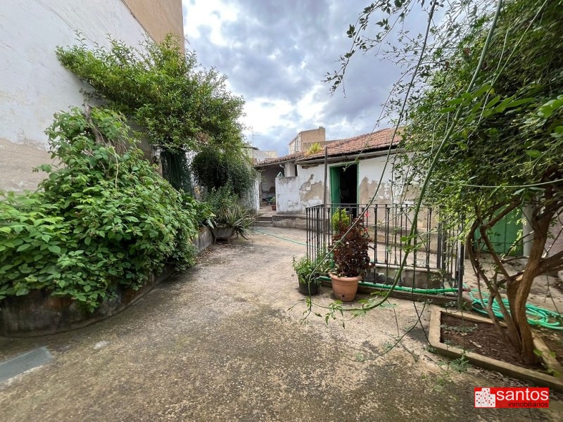 CASA EN VENTA EN DON BENITO (SEMICENTRO)