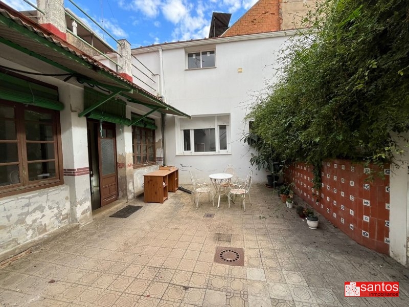 CASA EN VENTA EN DON BENITO (SEMICENTRO)